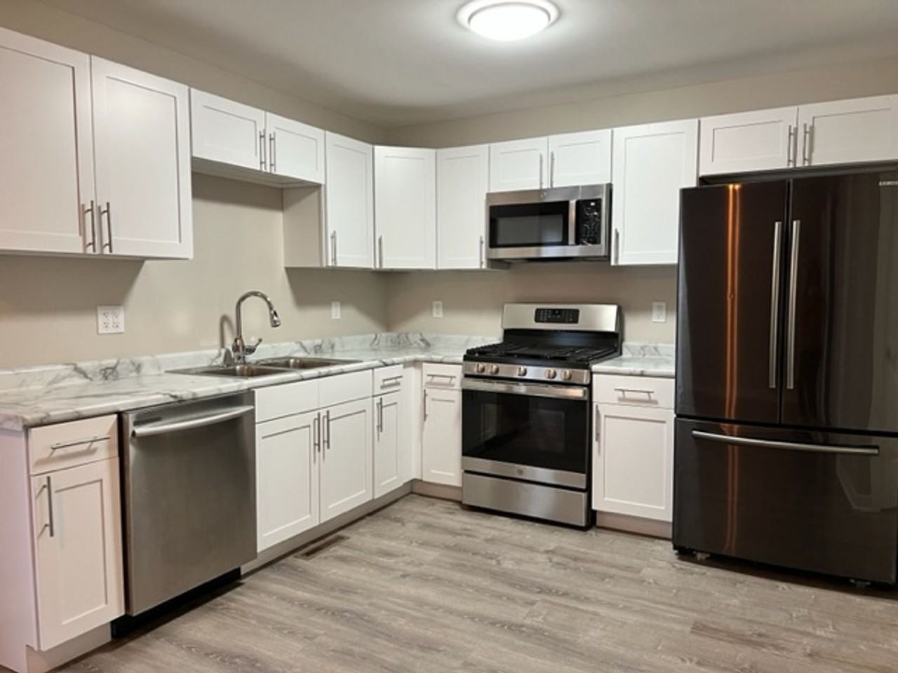 1805 Dainesway - Photo 3 of 13