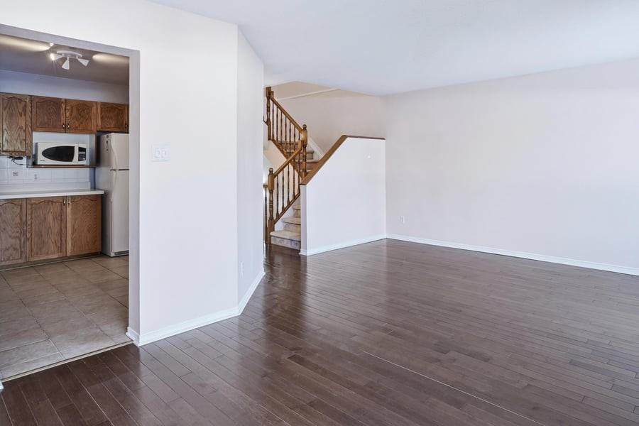 6075 Pineglade Cres - Photo 5 of 14