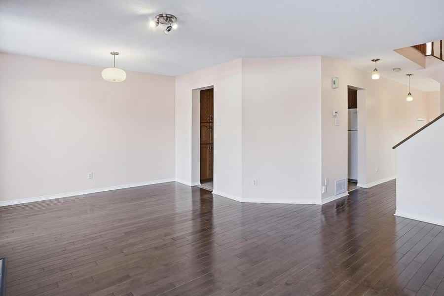 6075 Pineglade Cres - Photo 6 of 14