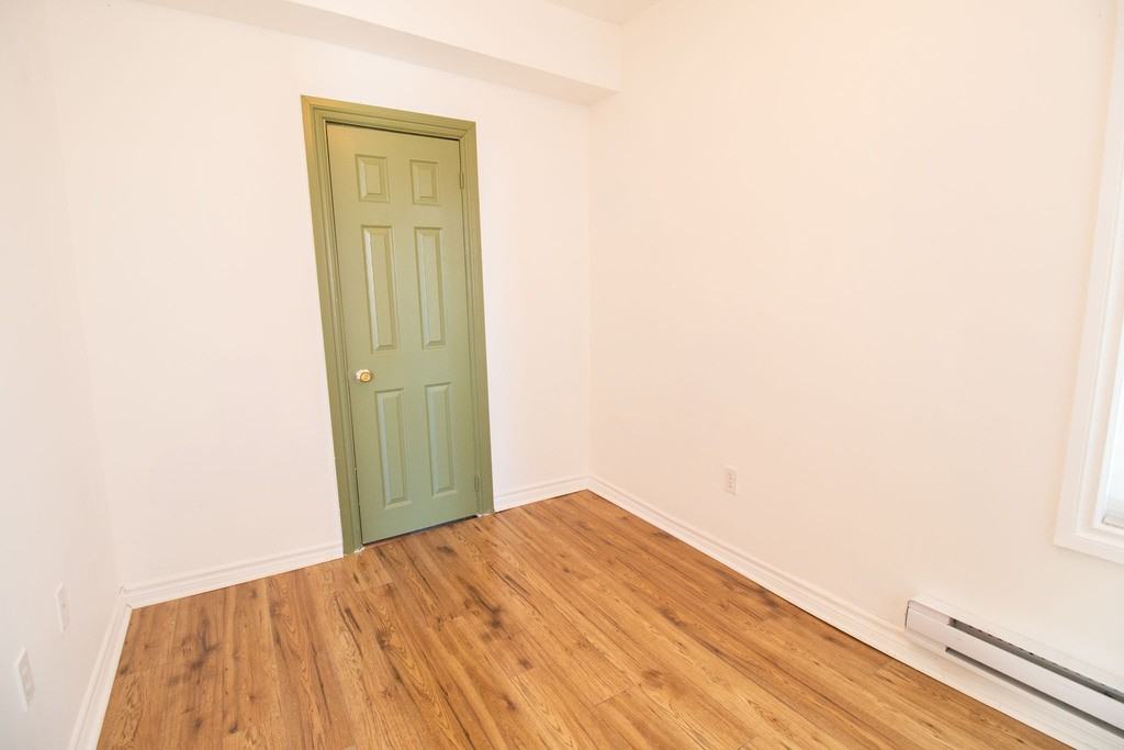 33 Phipps St - Photo 4 of 38