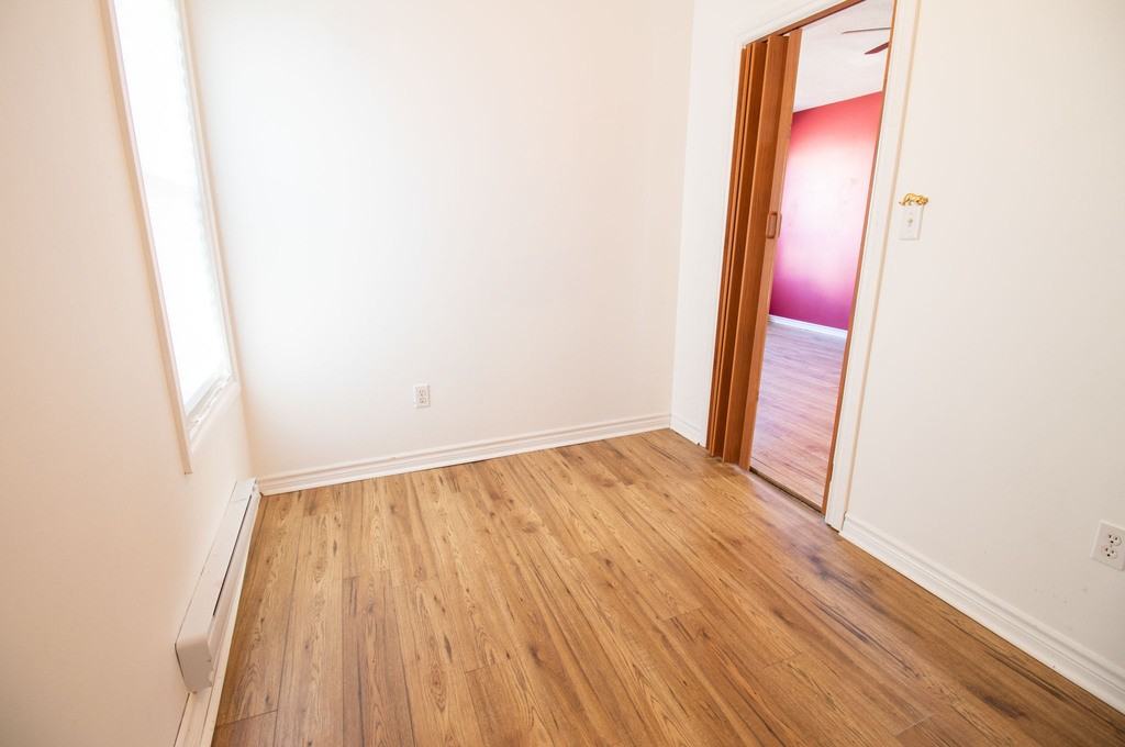 33 Phipps St - Photo 5 of 38