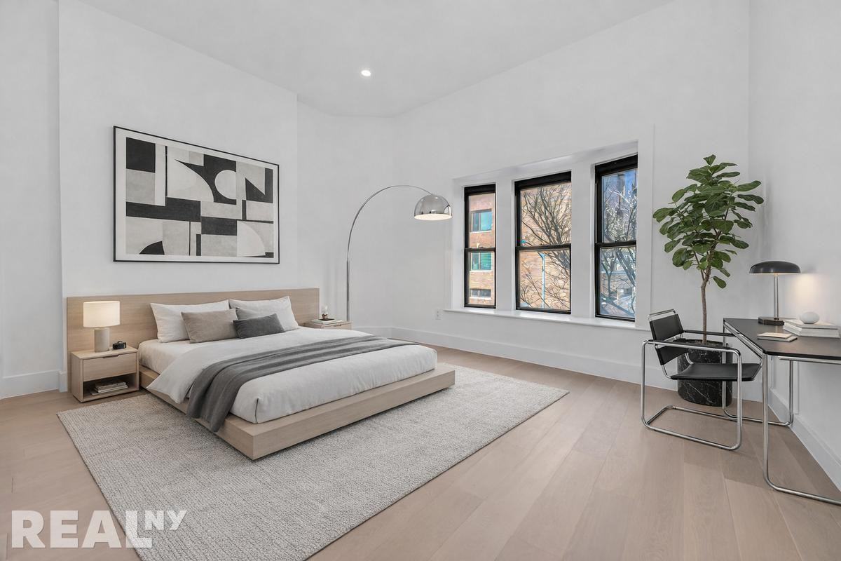 8th Ave #2R - Photo 4 of 8