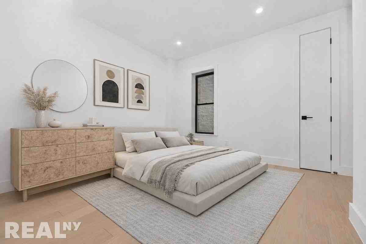 8th Ave #2R - Photo 6 of 8