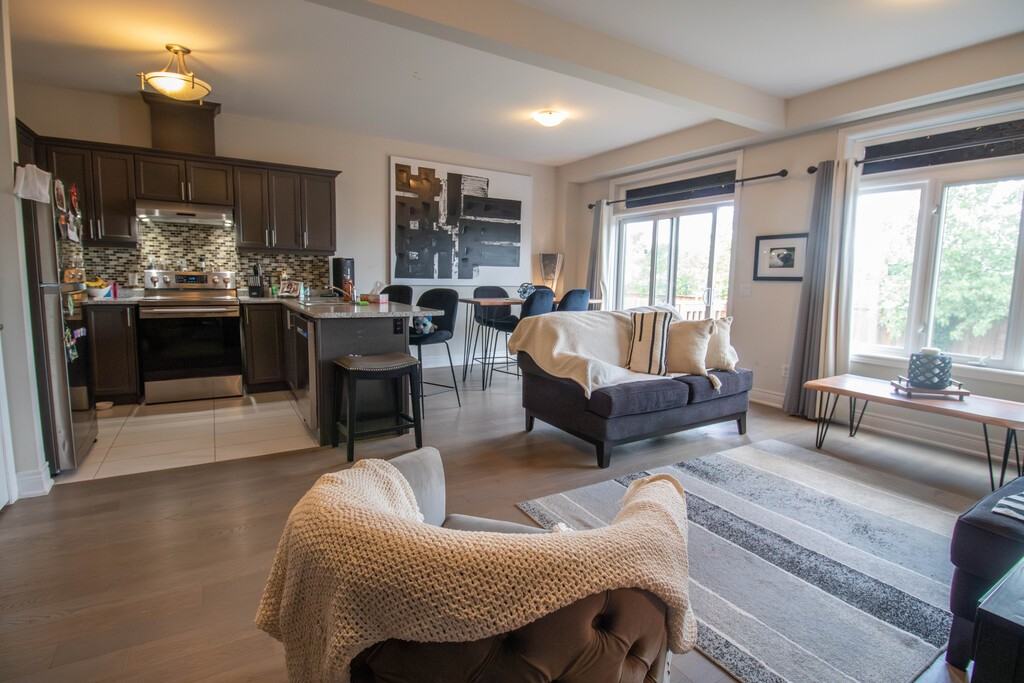 24 Manhattan Crt - Photo 5 of 36