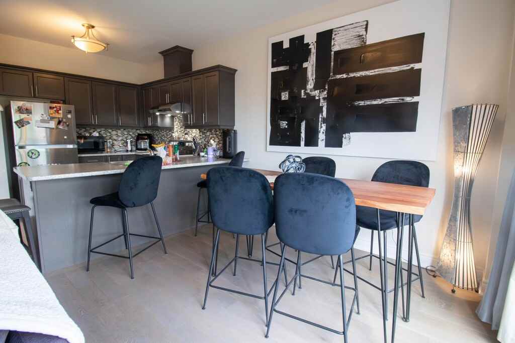 24 Manhattan Crt - Photo 7 of 36