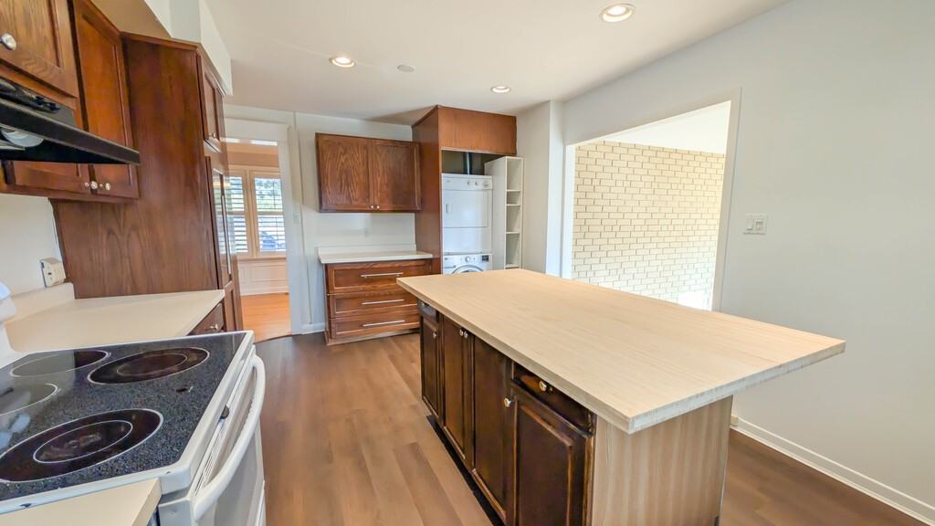 262 Alscot Cres - Photo 4 of 40