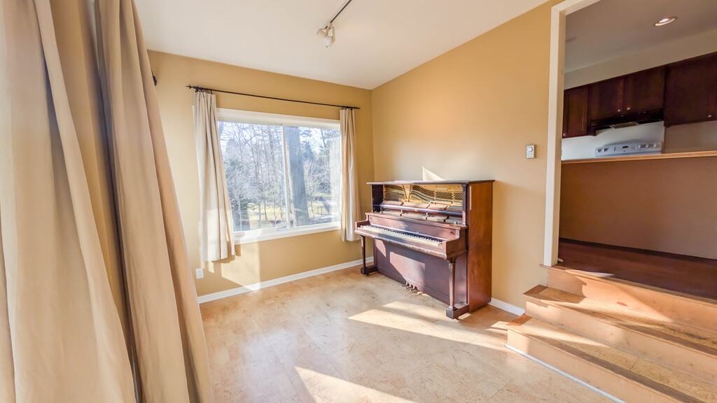 262 Alscot Cres - Photo 6 of 40