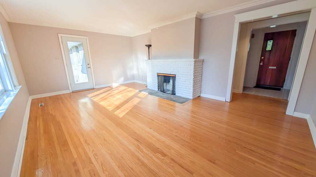 262 Alscot Cres - Photo 7 of 40