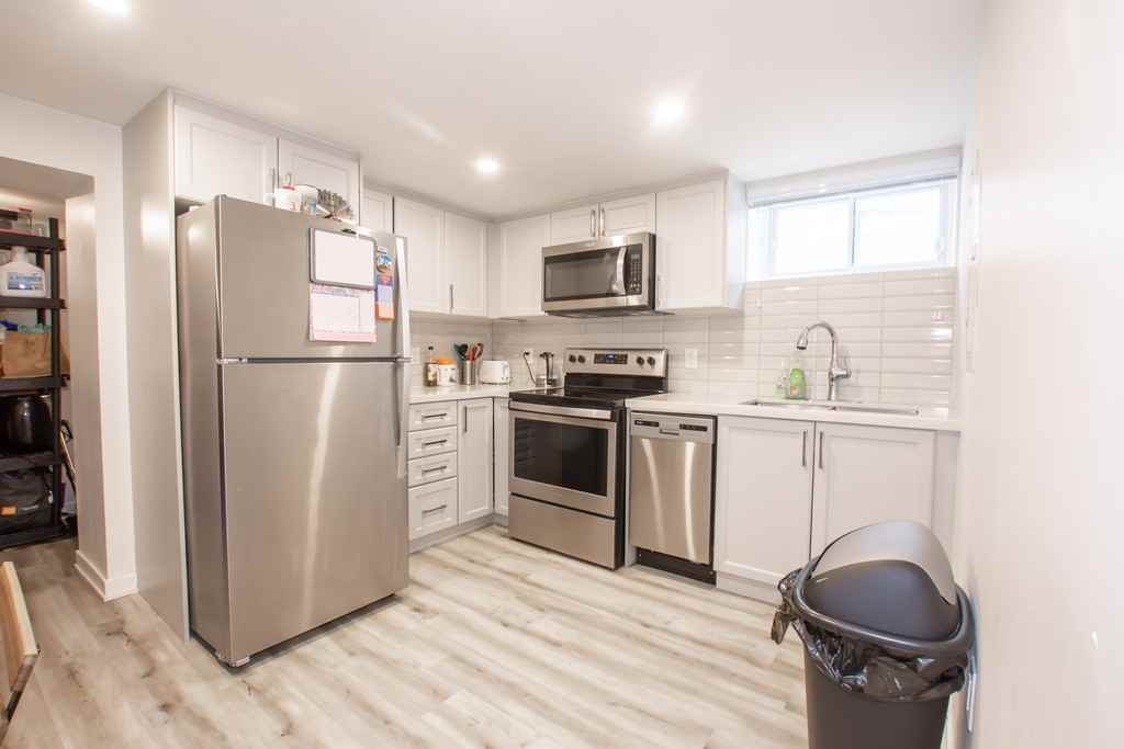 919 Upper Ottawa St - Photo 2 of 29