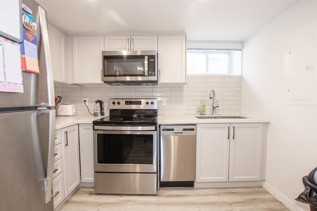 919 Upper Ottawa St - Photo 3 of 29