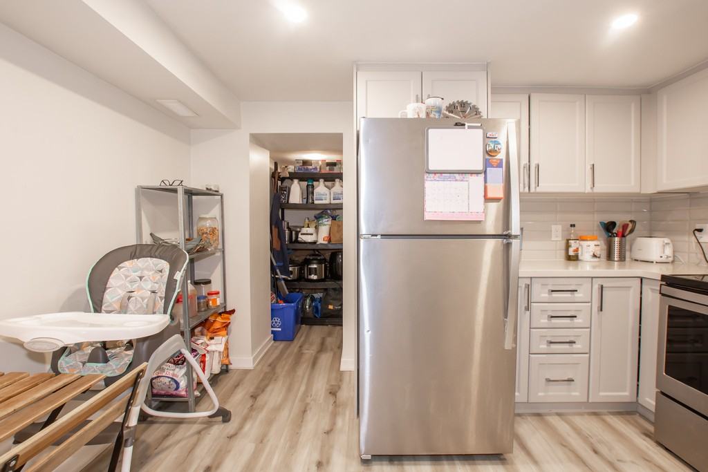 919 Upper Ottawa St - Photo 4 of 29