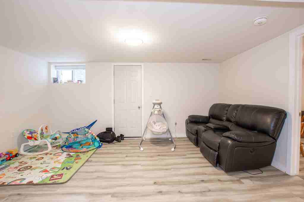 919 Upper Ottawa St - Photo 7 of 29