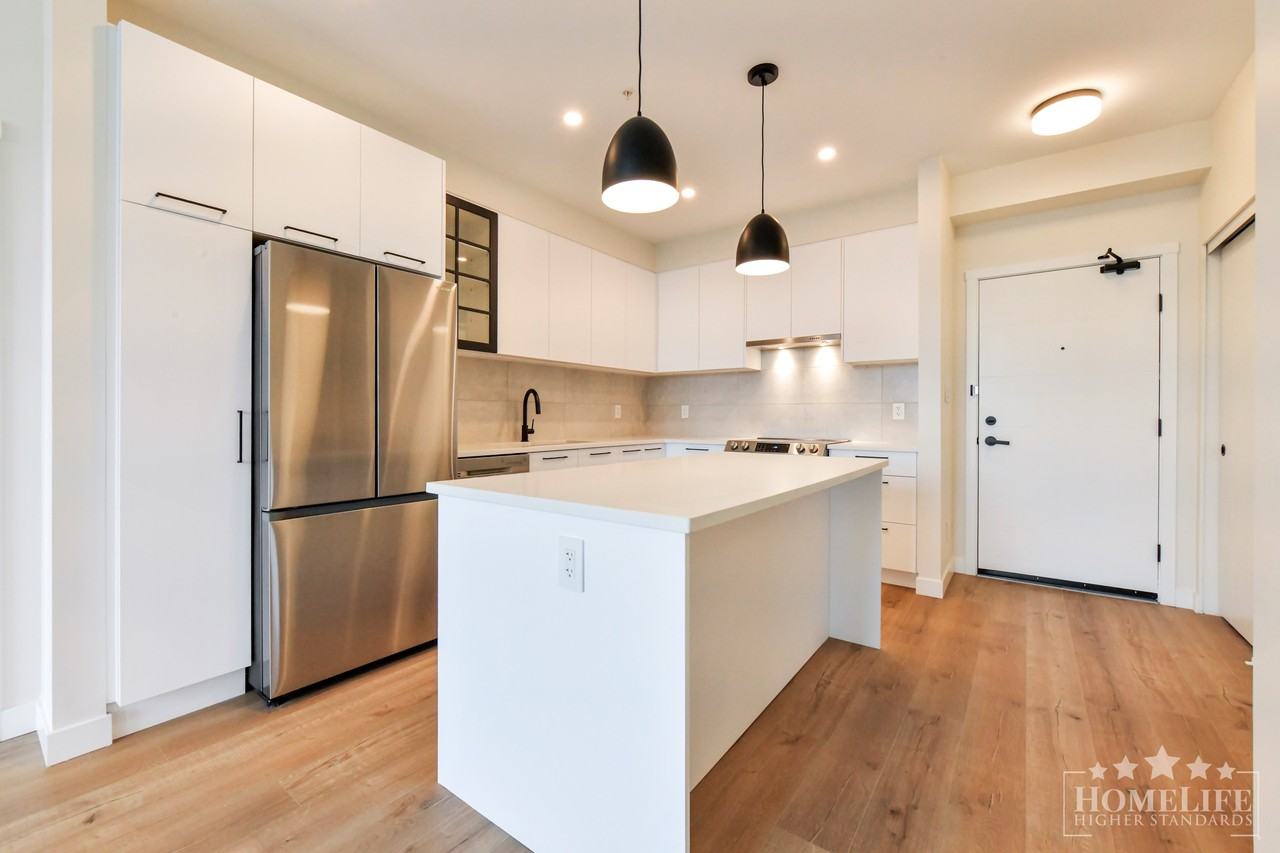 8117 200a St - Photo 6 of 23