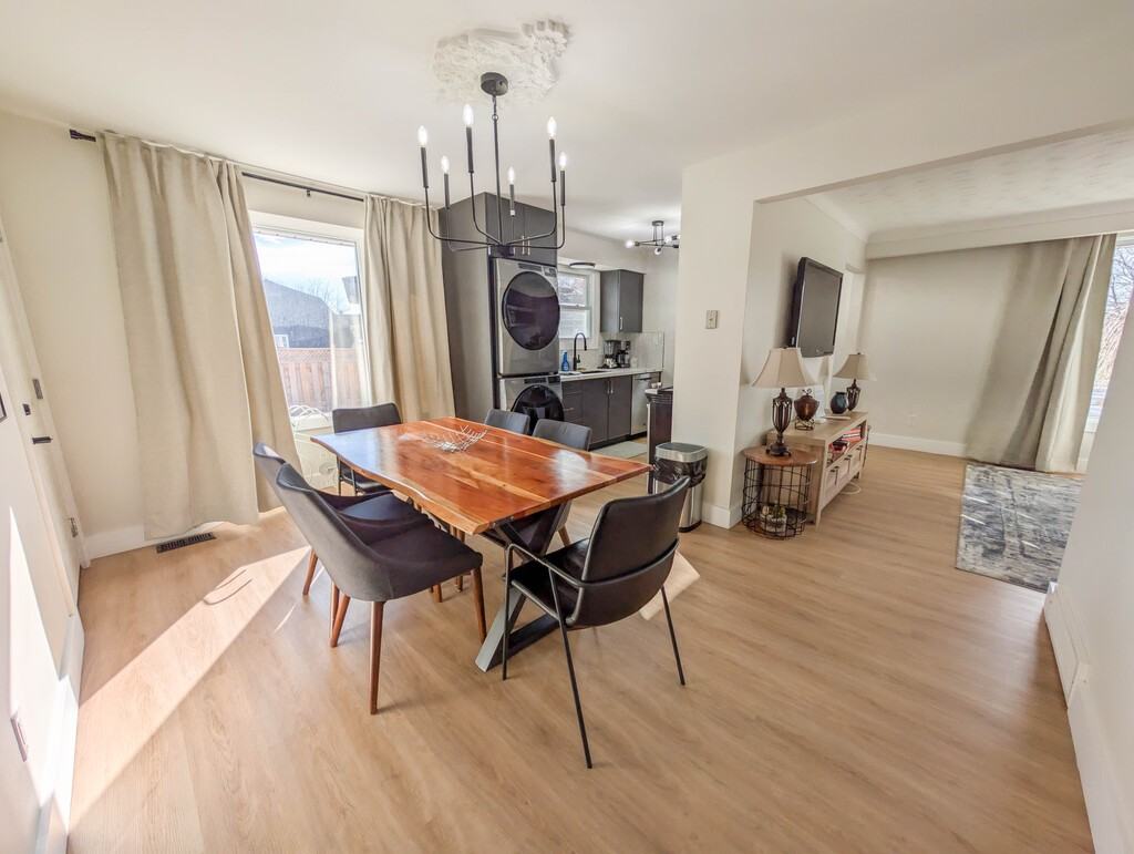 5700 Sunnylea Cres - Photo 6 of 38