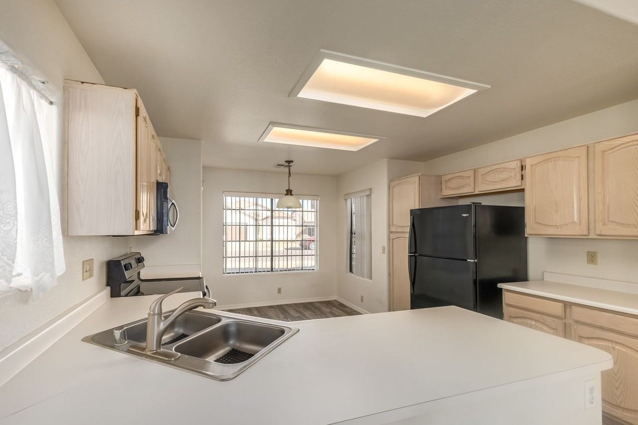 8910 N 114th Dr - Photo 3 of 26