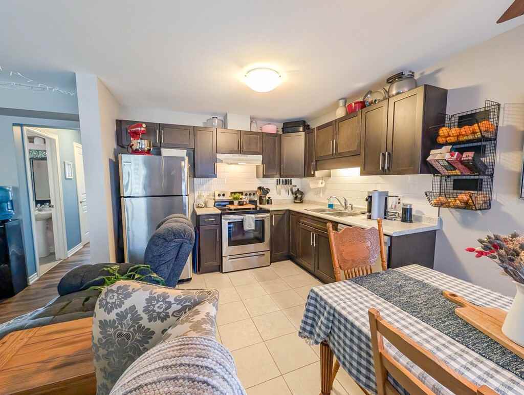 154 Monarch St - Photo 5 of 38