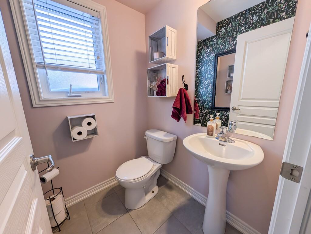 154 Monarch St - Photo 7 of 38