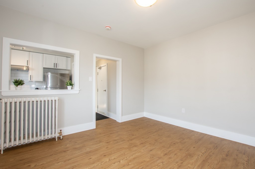 14 Welland Ave - Photo 4 of 36