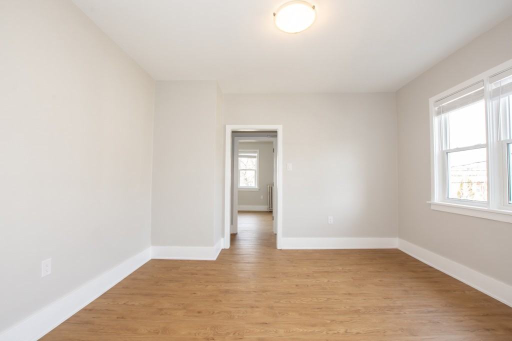 14 Welland Ave - Photo 7 of 36