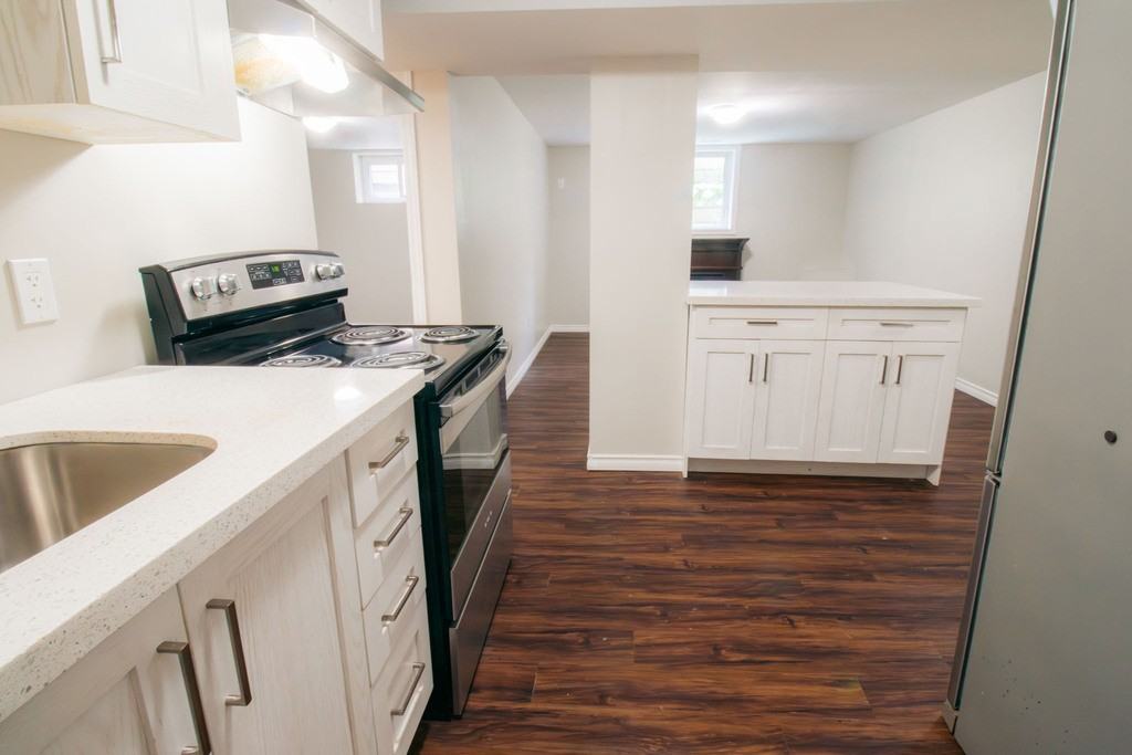 89 Clarendon Ave - Photo 5 of 32