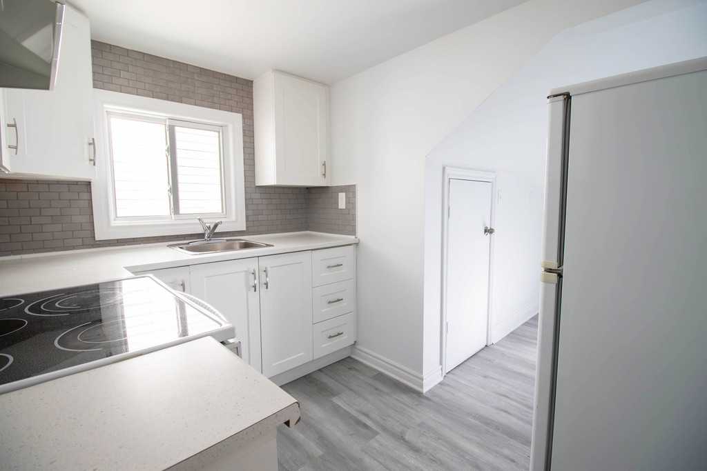 61 Queenston St - Photo 5 of 24