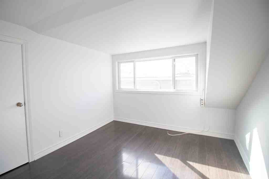 61 Queenston St - Photo 7 of 24