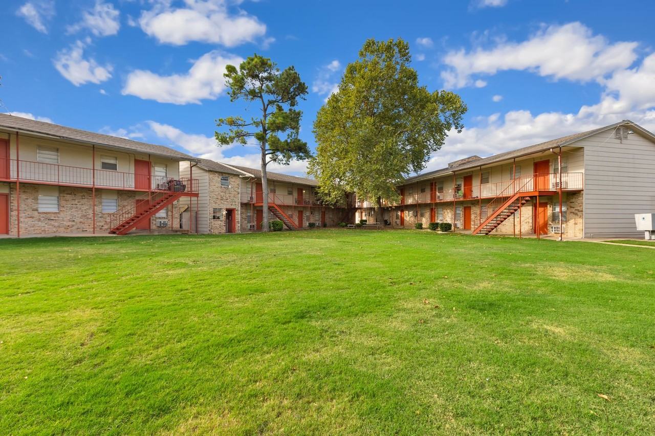 Camden Apartments and Townhomes - Photo 7 of 30