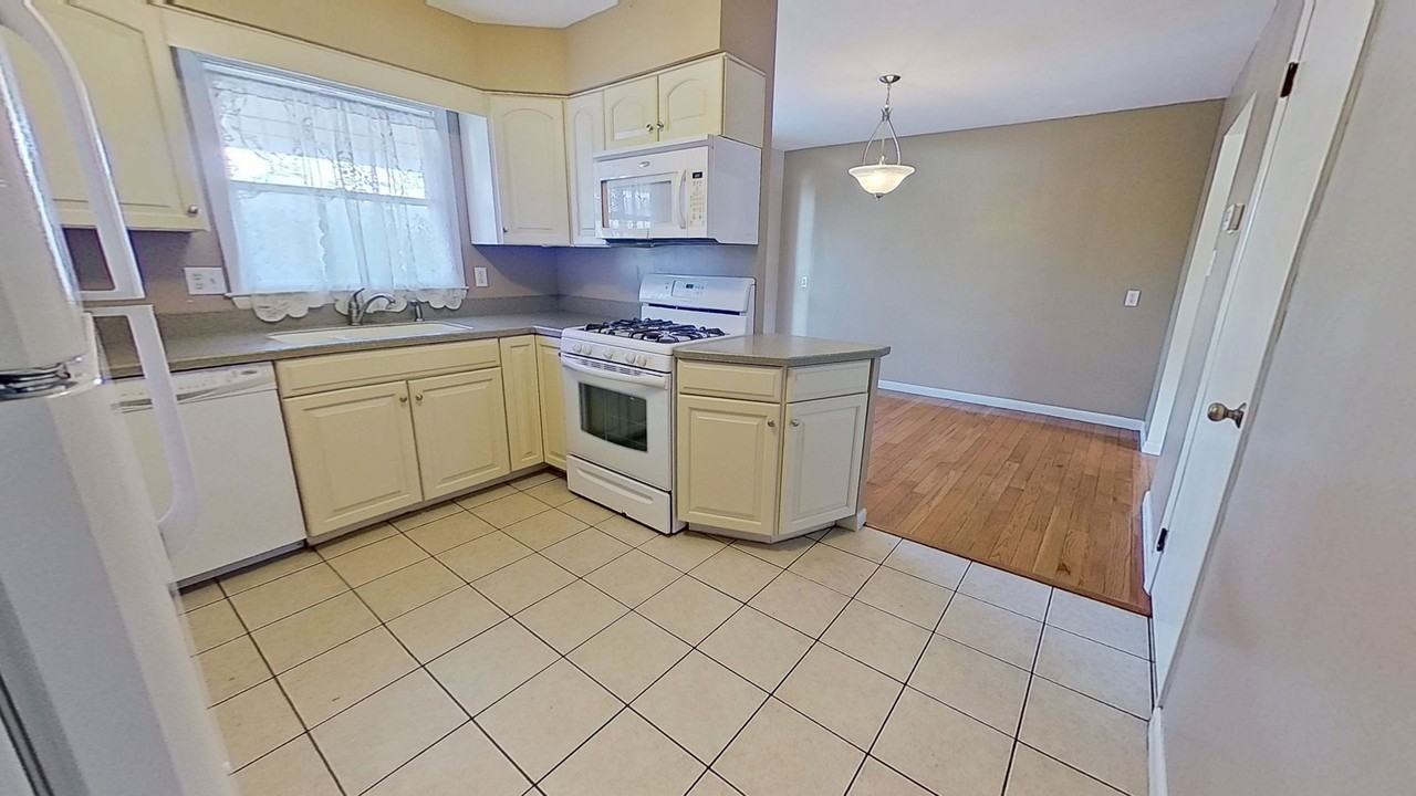 209 West Ave - Photo 6 of 12