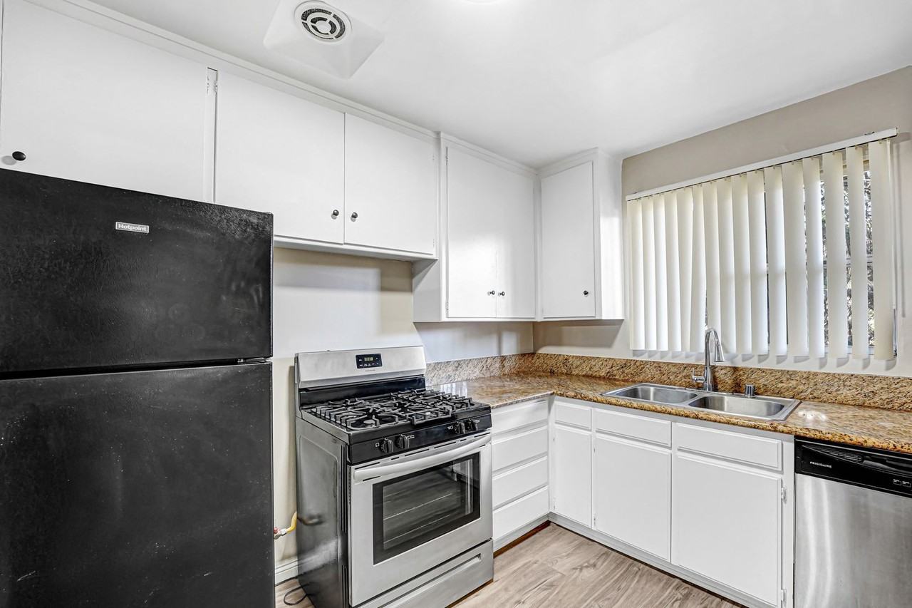 1 Bedroom 1 Bathroom - Photo 2 of 11