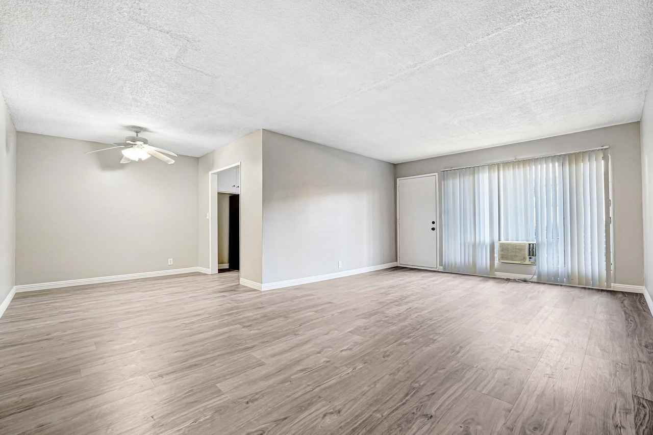 1 Bedroom 1 Bathroom - Photo 4 of 11