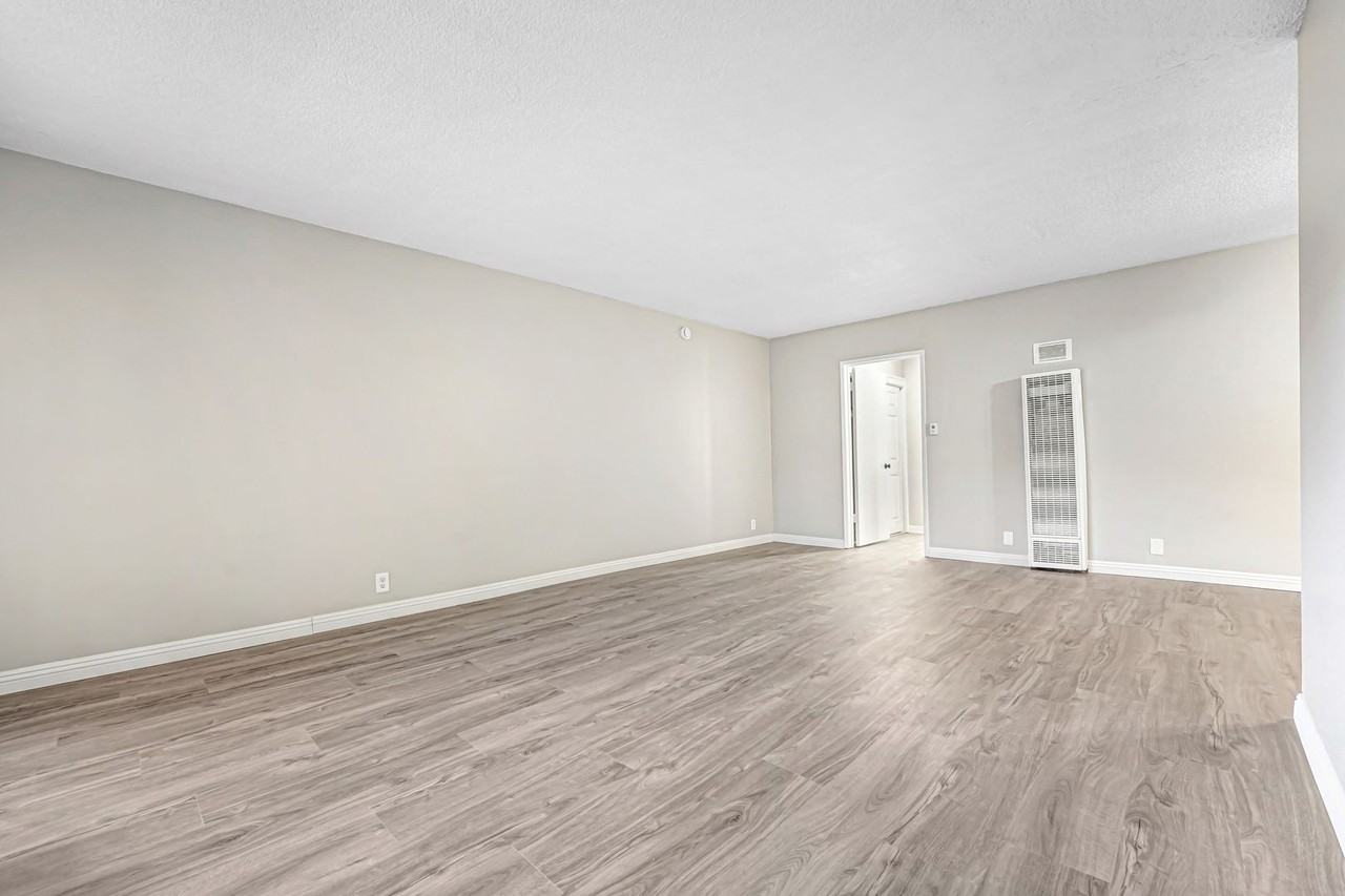 1 Bedroom 1 Bathroom - Photo 5 of 11