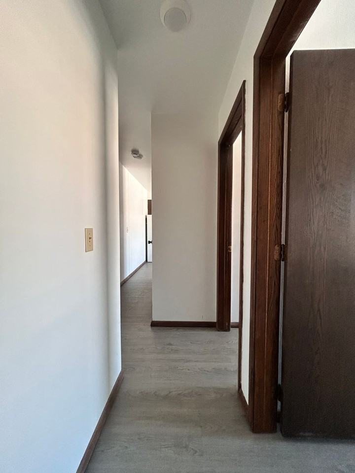 910 Richard Drive - Photo 4 of 19