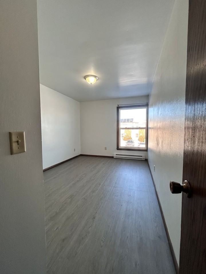 910 Richard Drive - Photo 5 of 19