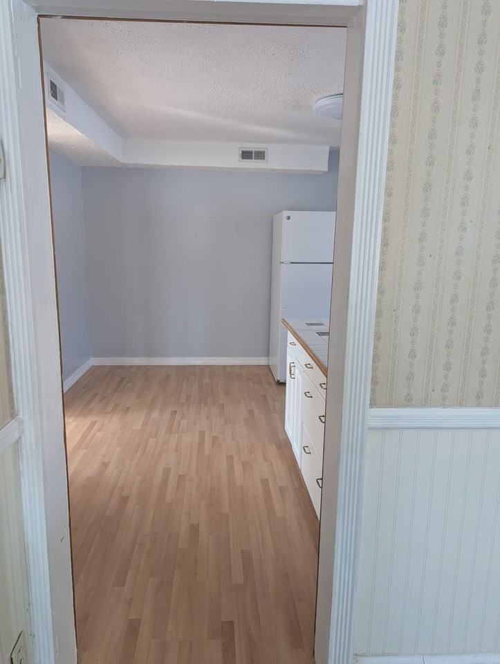 136 Baltimore St - Photo 3 of 30