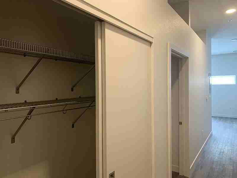 1604 Hoyt St - Photo 5 of 27