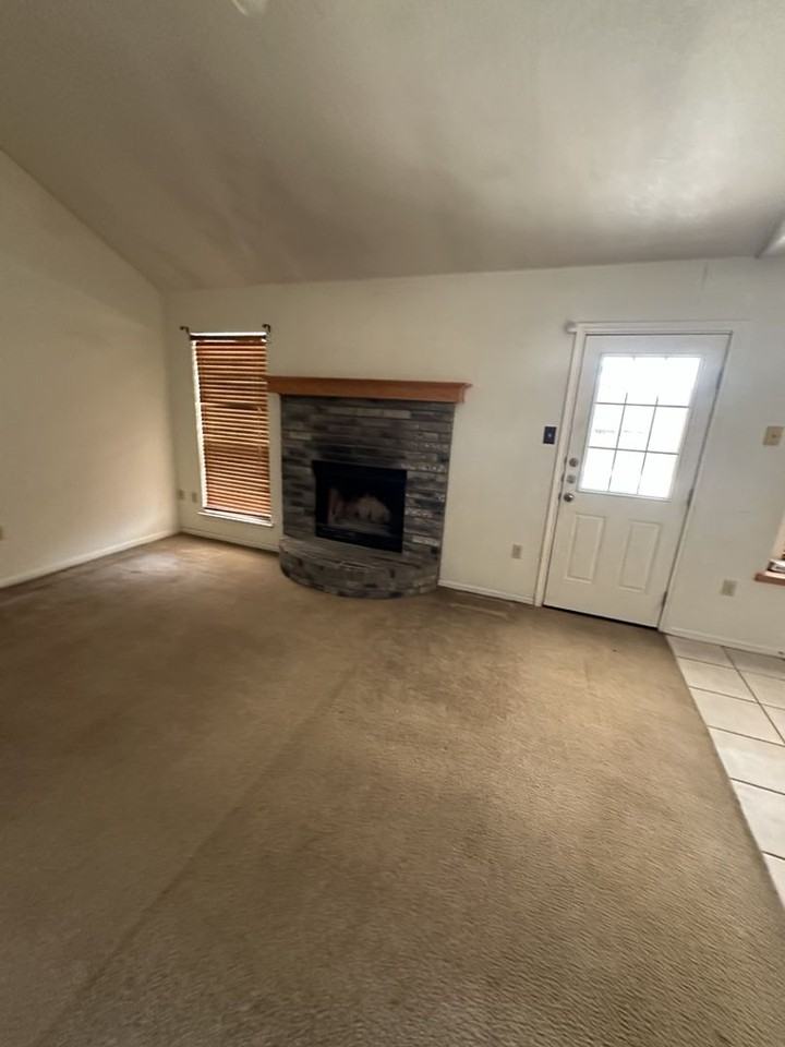 3806 Oak Valley Dr - Photo 4 of 20