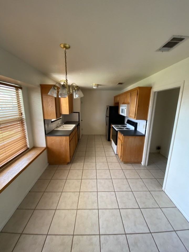 3806 Oak Valley Dr - Photo 7 of 20