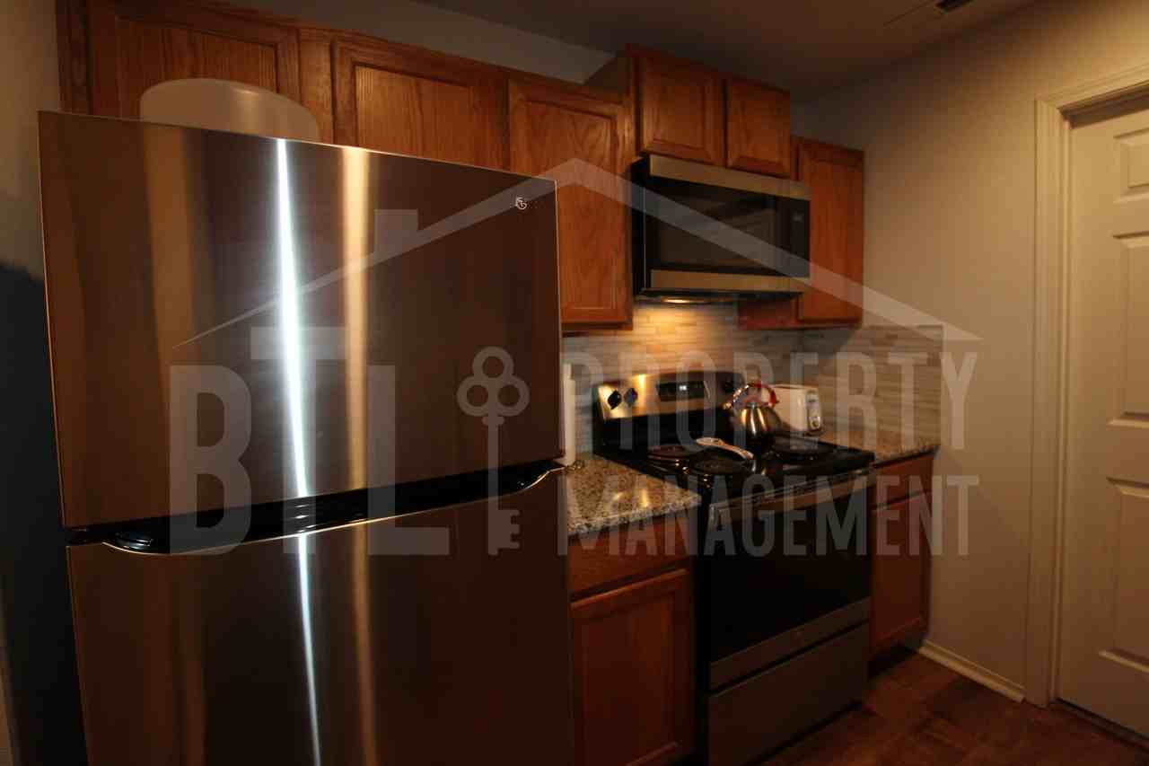 2910 Vineyards Pkwy #4 - Photo 2 of 10