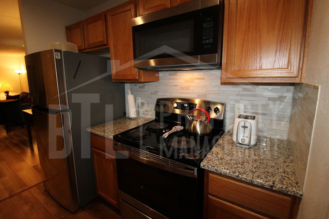 2910 Vineyards Pkwy #4 - Photo 3 of 10