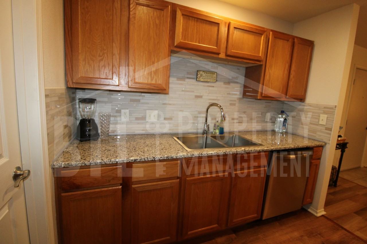 2910 Vineyards Pkwy #4 - Photo 4 of 10