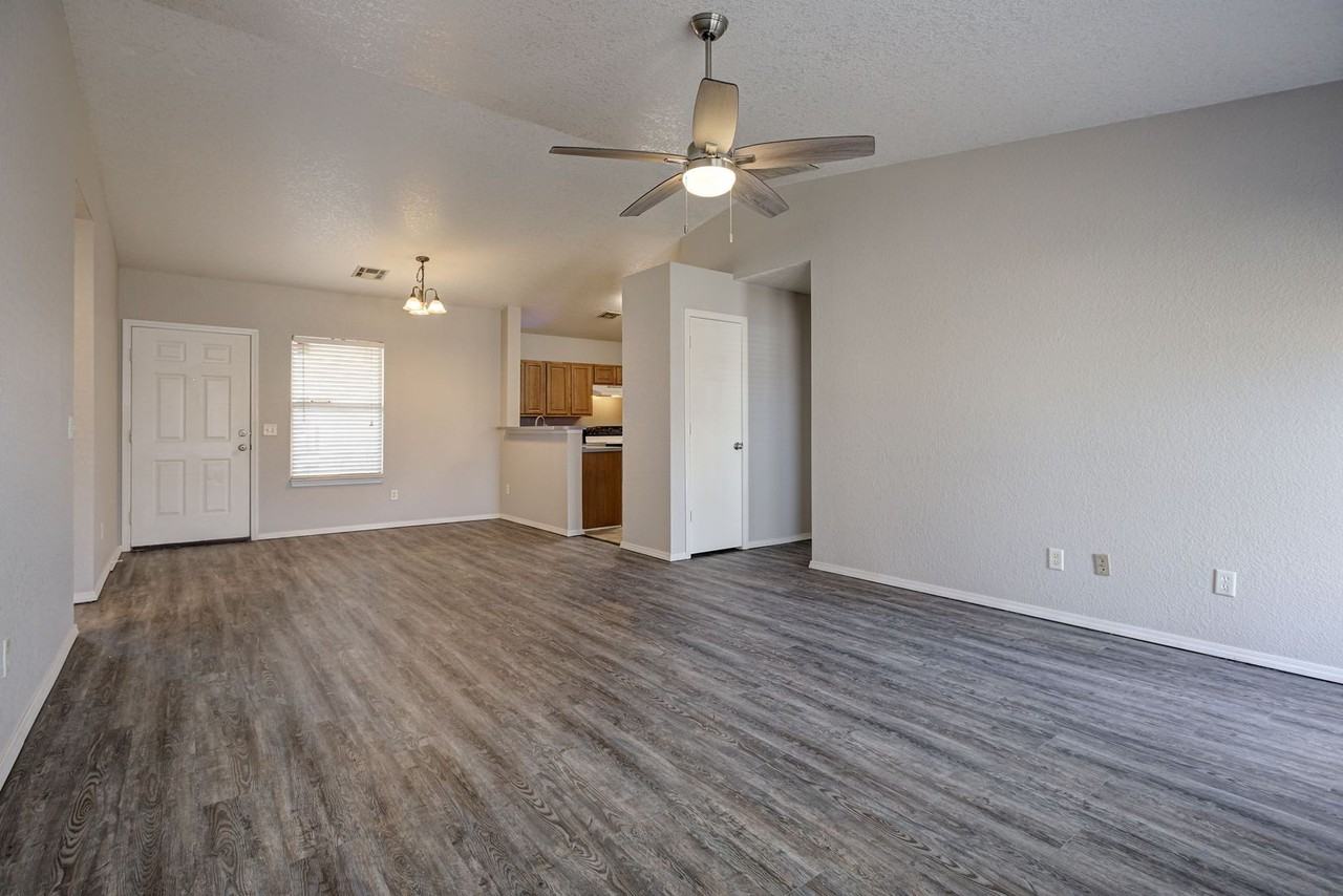 15405 Acacia Rd - Photo 6 of 31