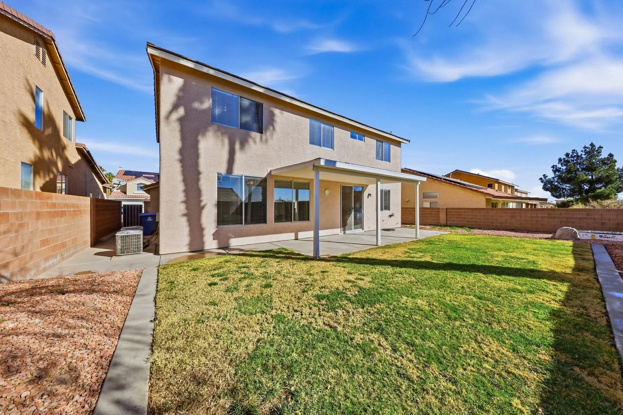 8061 Yellow Daisy Avenue - Photo 4 of 39