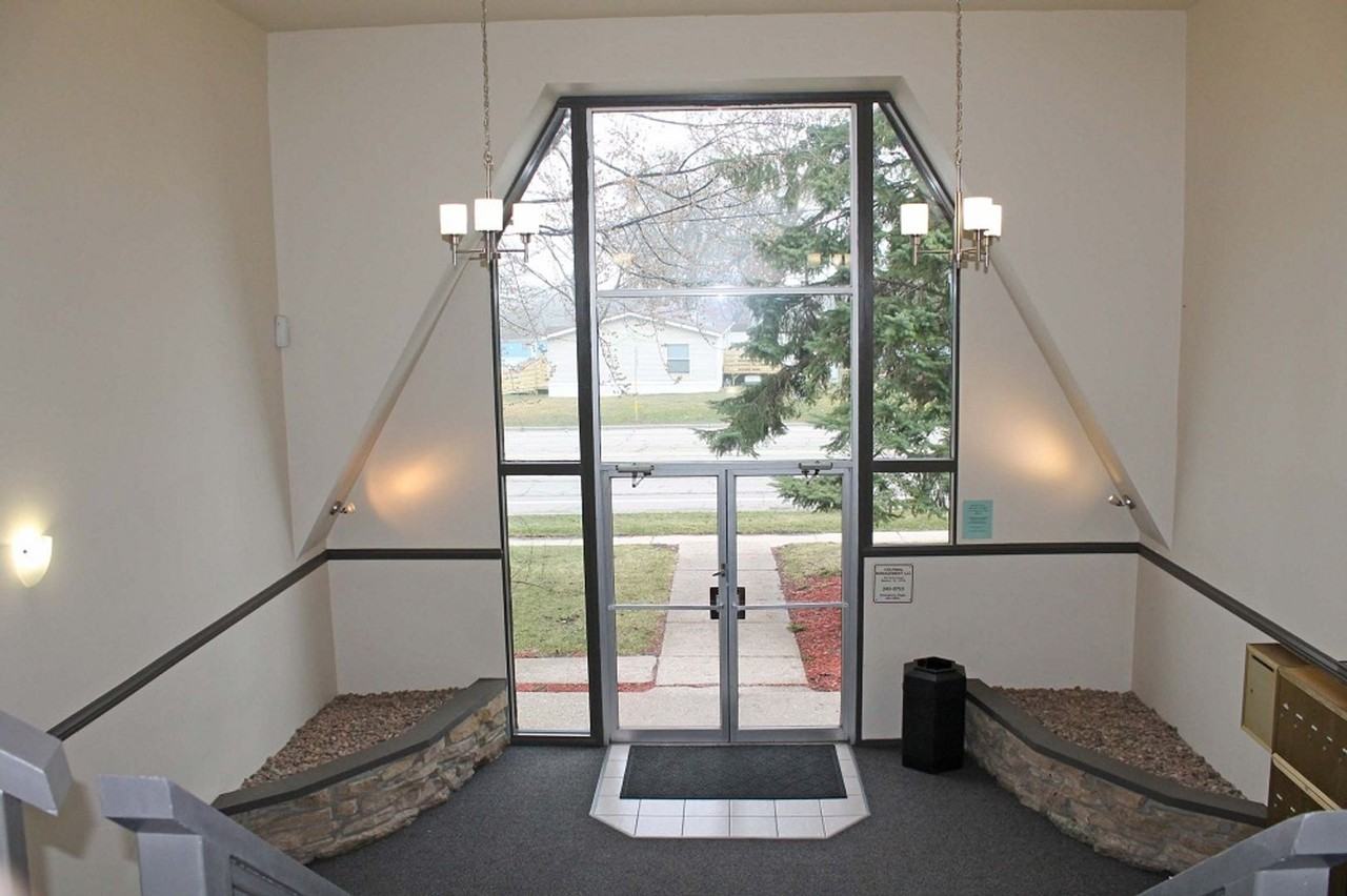 Port Vista Apartments - Photo 7 of 11