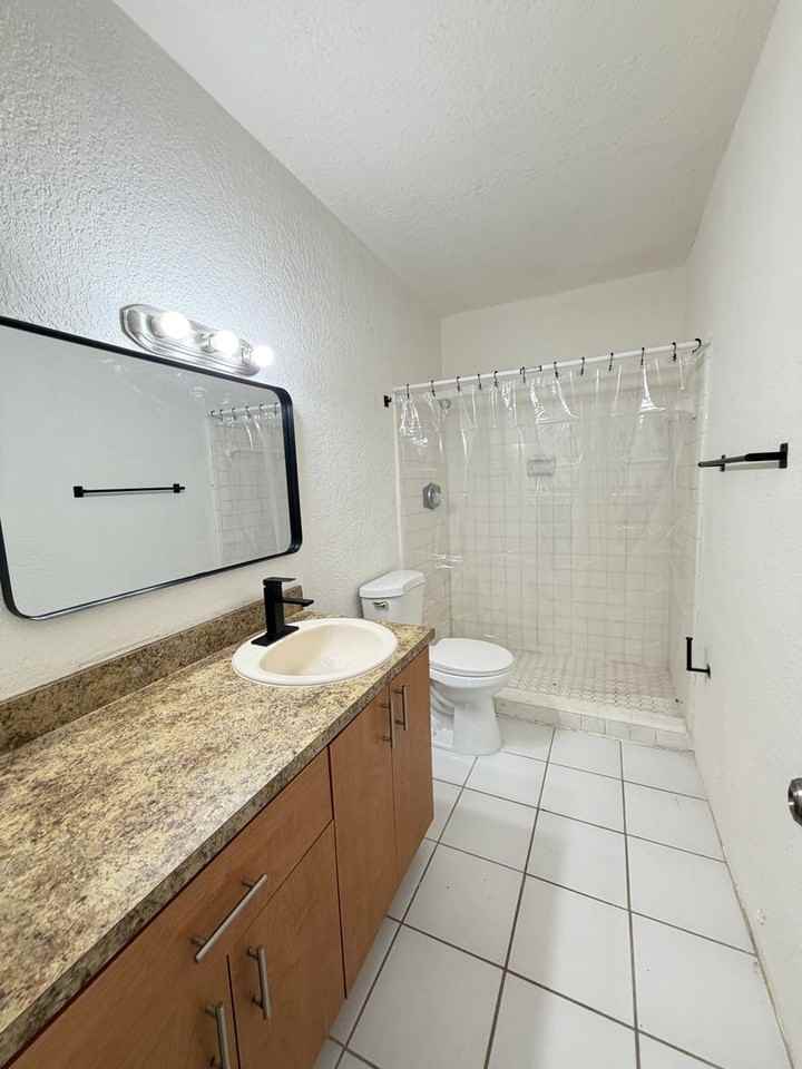 941 Ne 170th St - Photo 6 of 9