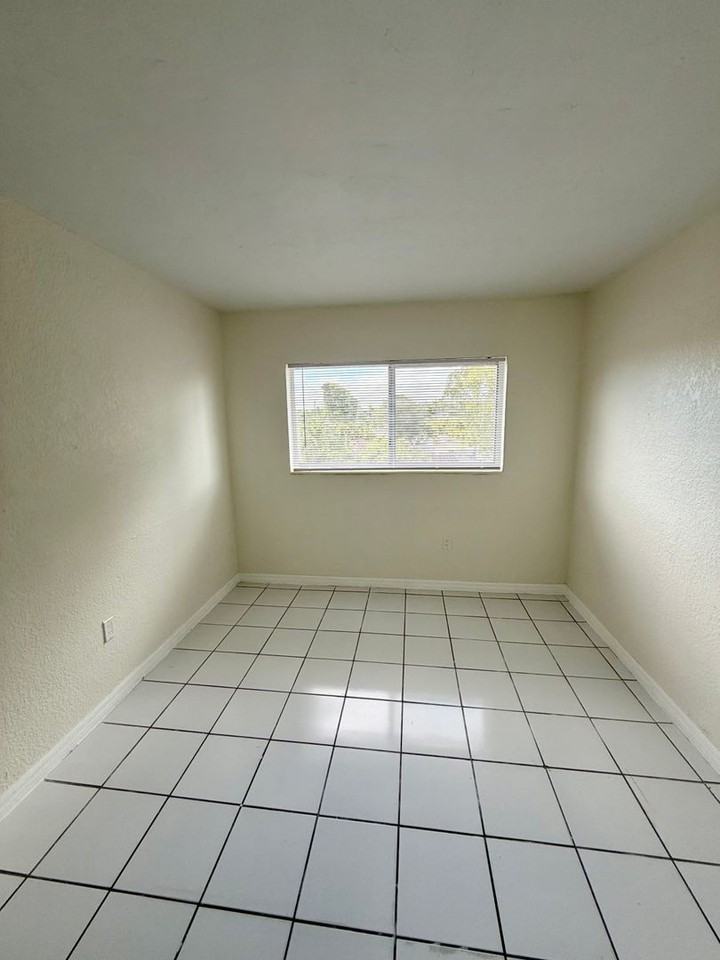 941 Ne 170th St - Photo 7 of 9