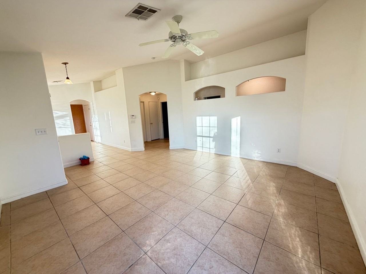 1069 Ashwood Bay Ave - Photo 2 of 11