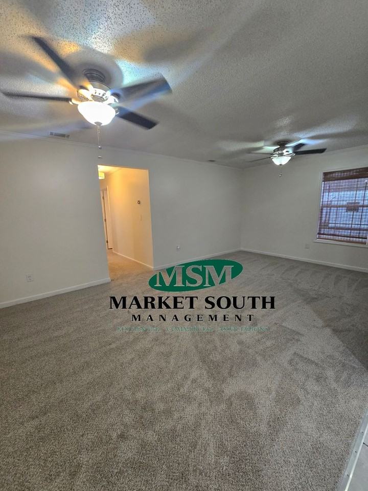 417 N Rogers St - Photo 6 of 25