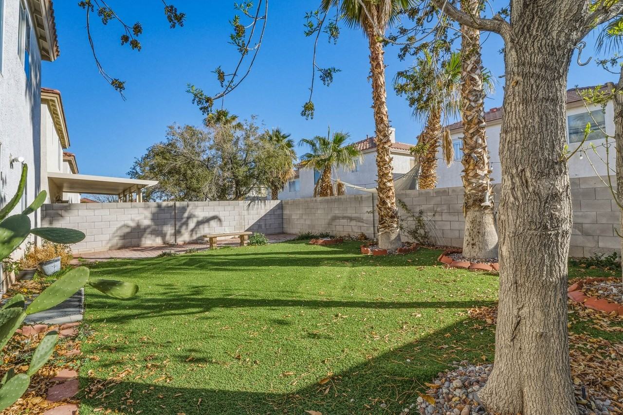 10152 Climbing Lily St - Photo 3 of 47