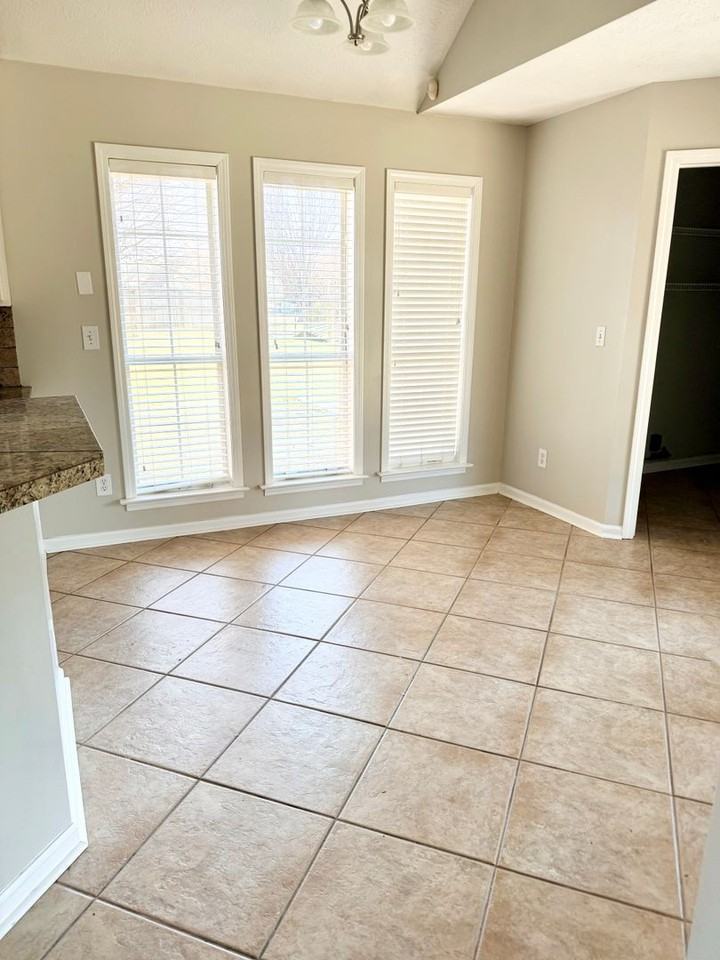 7528 Pinnacle Point Ct - Photo 7 of 17