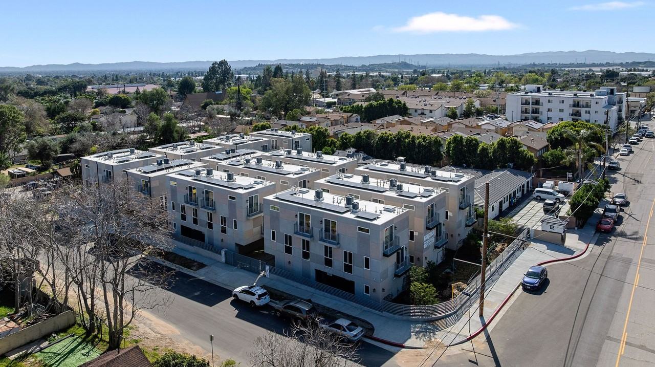 13615 N. Fellows Ave. - Photo 2 of 38